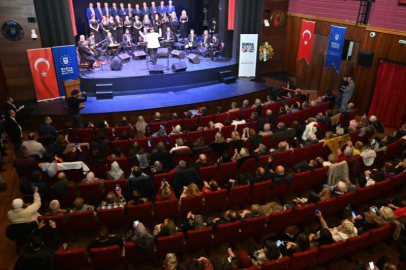 Bursa Muhtarlar Korosu muhtarlık mührünü sahnede vurdular