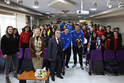 Bursa Nilüfer’in hentbolcuları ve öğrencilerden keyifli sohbet