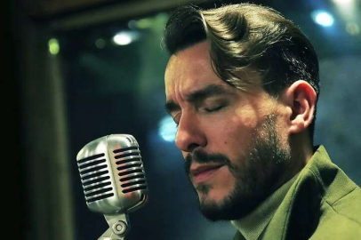 Cem Adrian Filistin için türkü söyledi, destek yağdı!