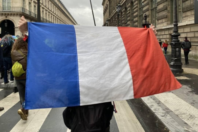 Fransa'da şiddet olaylarını organize eden bazı aşırı sağcı gruplar feshedilecek