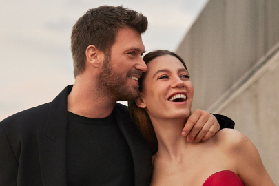 Kıvanç Tatlıtuğ ve Serenay Sarıkaya'nın uçak tuvaletinde sevişme çabası sosyal medyayı salladı