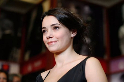 10 yıl sonra Kızıl Goncalar'la ekranlara dönen Özgü Namal tesettüre girdi!