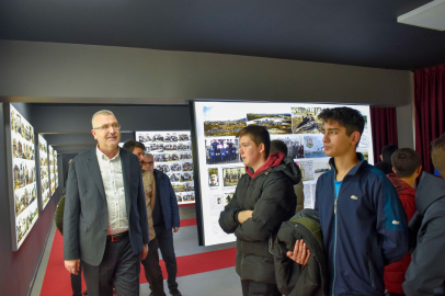 Bursa Karacabey’de liselerden Tarihi Fotoğraf Galerisi’ne ziyaretler başladı