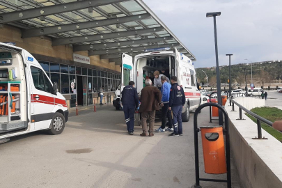 Ağrı'da kamyonetle çarpışan servisteki 20 öğrenci yaralandı