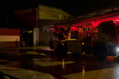 Bursa'da çaldığı aracı parçalarken yakalanan hırsız tutuklandı!