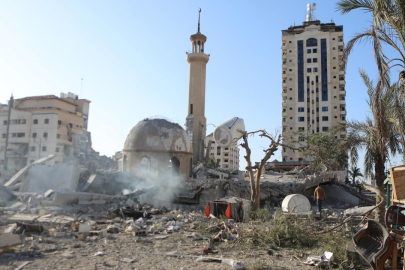 İsrail ordusu Gazze'nin güneyinde bir camiyi bombaladı