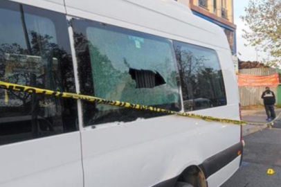 İstanbul'da seyir halindeki araçtan kalaşnikoflu saldırı