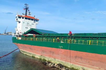 Kastamonu’da karaya oturan gemideki 50 ton yakıt tahliye ediliyor