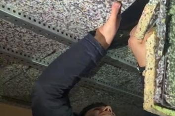 Komşuları çıldırtan düzenek! Evi alan oturamadan satılığa çıkardı