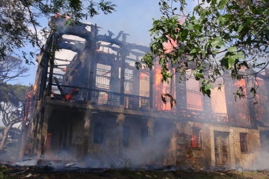 Tarihi köşkün marangozhanesinde yangın