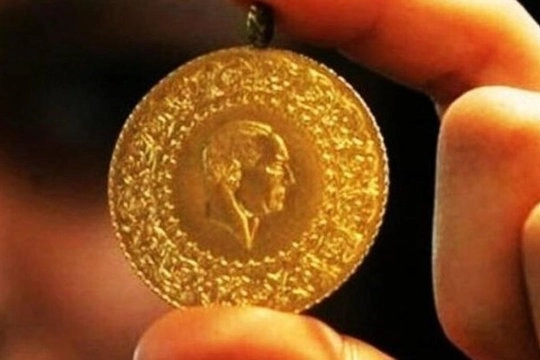 Uzmanından altın için uyarı! 'Aralık yoğun bir ay olacak' deyip FED'i işaret etti: Şimdiden uyarayım