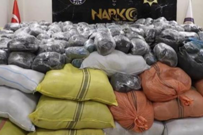 Van'da Narkogüç-38 operasyonu! 4 Ton 600 kg esrar ele geçirildi