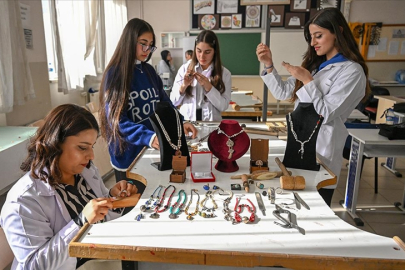 Van'ın "CEVHER" kızları, savat sanatını gelecek nesillere aktaracak