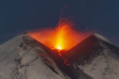 İtalya'daki Etna Yanardağı'nda volkanik hareketlilik devam ediyor