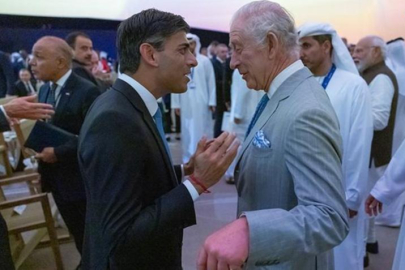 Kral Charles'ın, Yunanistan bayraklı kravatı gündem oldu