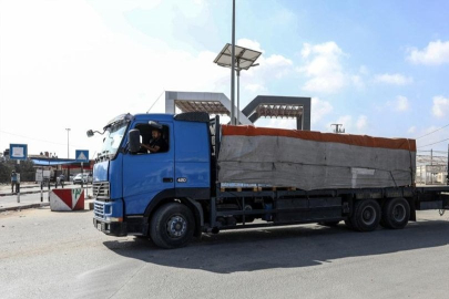 İnsani yardım taşıyan 100 tır Gazze'ye ulaştı