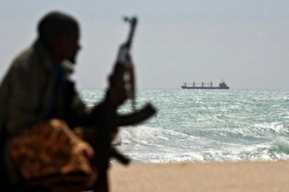 Pentagon: Kızıldeniz'de bir ABD savaş gemisi ve birçok ticari gemiye saldırıldı