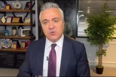 Özgür Erdursun, Bursa'da canlı yayın esnasında depreme yakalandı!