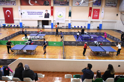 Osmangazi Belediyesi personeli masa tenisiyle stres attı