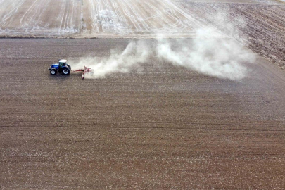 Tarımda yoğun kimyasal kullanımı toprağa zarar veriyor