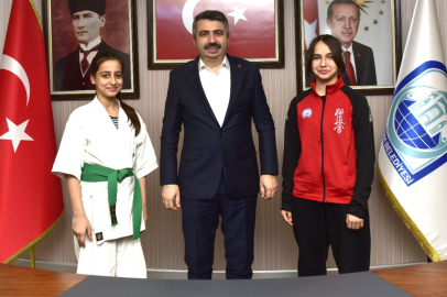 Bursa Yıldırım Belediye Başkanı Yılmaz şampiyonları ağırladı