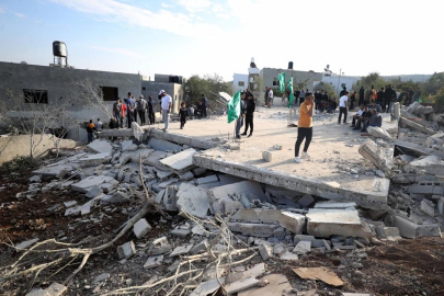 İsrail güçleri, işgal altındaki Batı Şeria'da Filistinlilere ait 3 evi yıktı