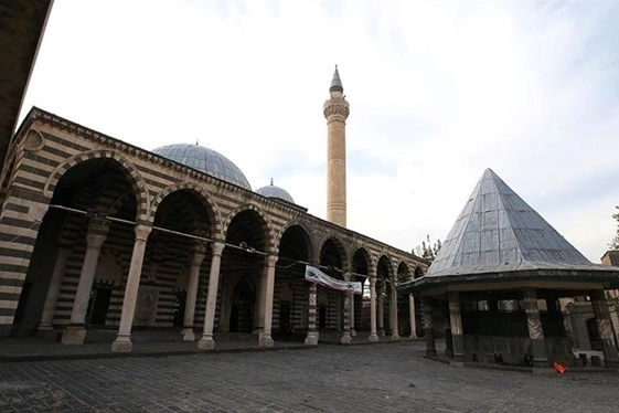 Depremde zarar gören tarihi yapılar için çalışma yapılıyor