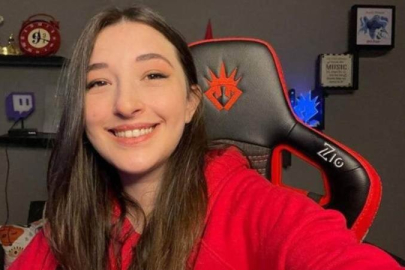 Twitch yayıncısı Pelin Baynazoğlu meme kanserine yakalandığını duyurdu!