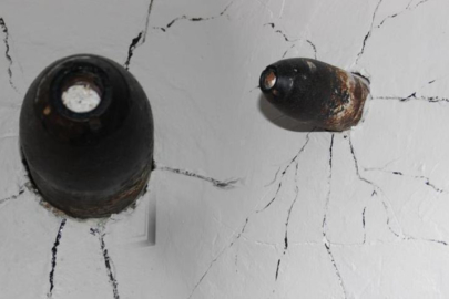 Cami duvarında tam 101 yıllık top mermisi!