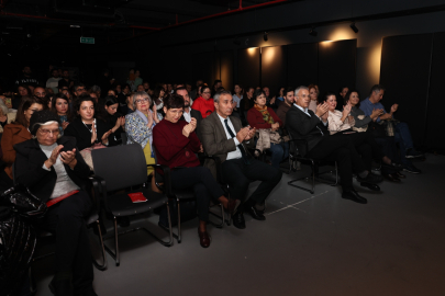 Genç şarkıcı Bilge Su Bursa Nilüfer'de performansıyla tam not aldı