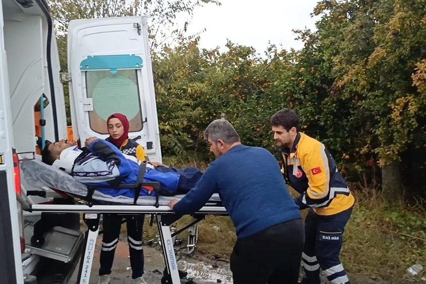 İşçi servisi, hafriyat kamyonuna çarptı: 16 yaralı