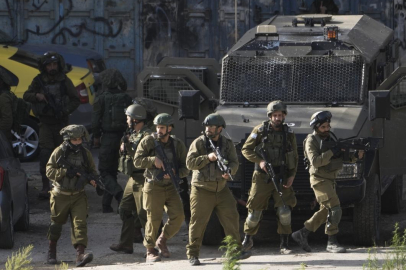 İsrail'in Batı Şeria'ya yönelik baskınlarında 42 Filistinli gözaltına alındı