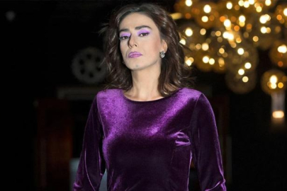 Yıldız Tilbe onu sahnede öpücüklere boğdu!