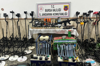 Bursa'da tarihi eser kaçakçısı baba- oğul- torun yakalandı; 46 sikke ele geçirildi