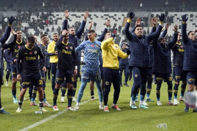 Fenerbahçeli futbolculardan galibiyet sevinci