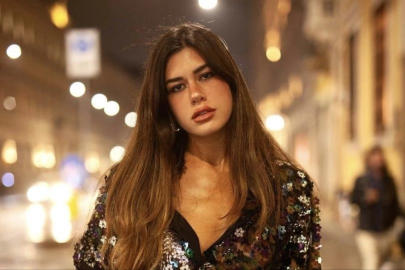 Sibil Çetinkaya süper minisiyle geceye damga vurdu!