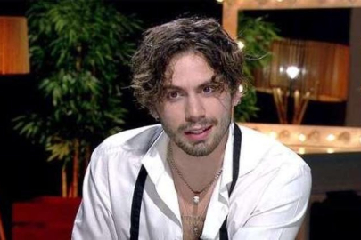 Taro Emir Tekin'in ödül törenine giydiği kıyafet çok konuşuldu!