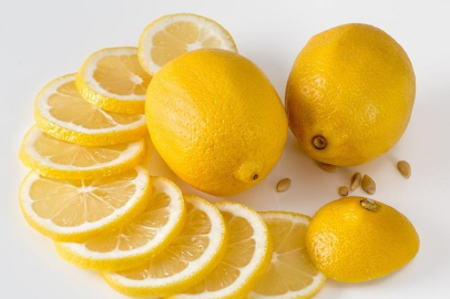 Limonun inanılmaz etkisi! Topuğunuza sürüp uyursanız...