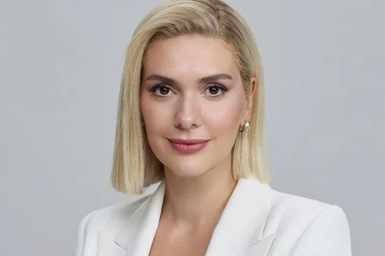 Bergüzar Korel imaj değiştirdi (Ünlülerin değişimi)