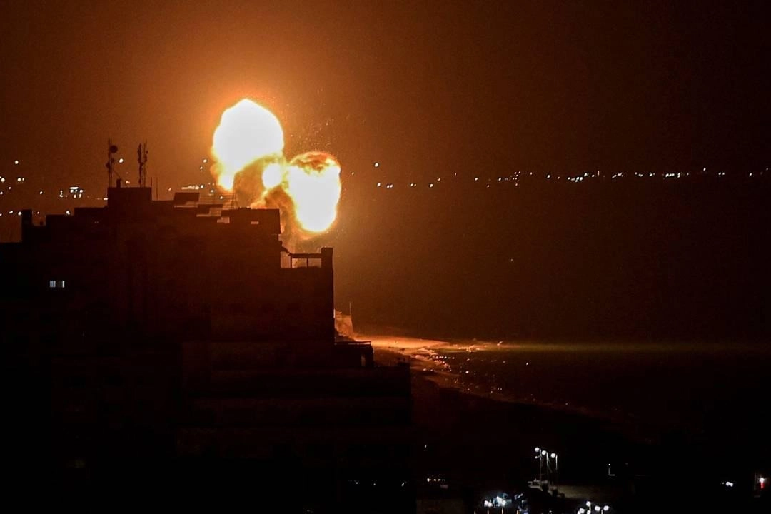 İsrail, Gazze’de yerinden edilen sivillere hava saldırısı düzenledi