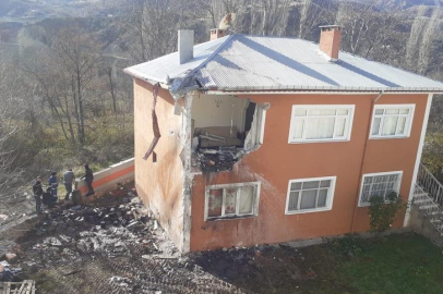 Yanlış görmüyorsunuz! Kamyon ikinci kata uçtu