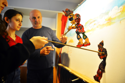 700 yıllık 'Karagöz’ gölge oyunu Bursa'da öğretmenler eliyle geleceğe taşınıyor