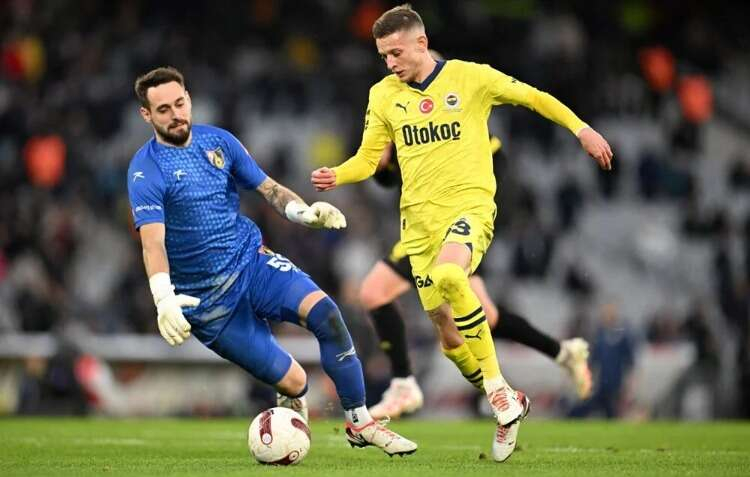 FENERBAHÇE'DE 4 İSİM EKSİK