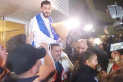 Gol sevinci tepki çekmişti! Antalyaspor'un İsrailli futbolcusu Sagiv Jehezkel Tel-Aviv'de kahraman gibi karşılandı