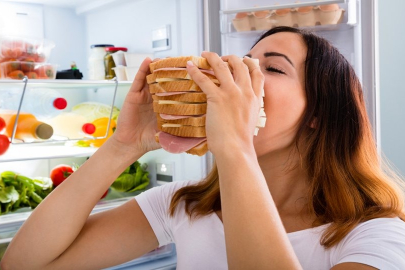 Açlık mı duygusal yeme bozukluğu mu? Yeme isteğimi neden durduramıyorum?