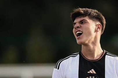 3 büyüklerin yeni gözdesi: Mert Kömür!