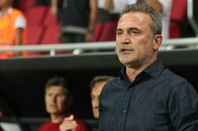 Bursaspor'un eski teknik direktörü Tam'ın yeni adresi belli oldu!