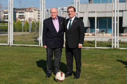 Yeniden Refah Partisi Bursa Büyükşehir Belediye Başkan Adayı Yalçın'dan Bursaspor'a ziyaret