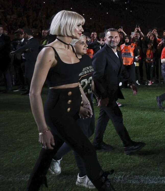 NİHAN BURUK KİMDİR?