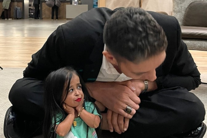 Dünyanın en uzun adamıyla en kısa kadını buluştu